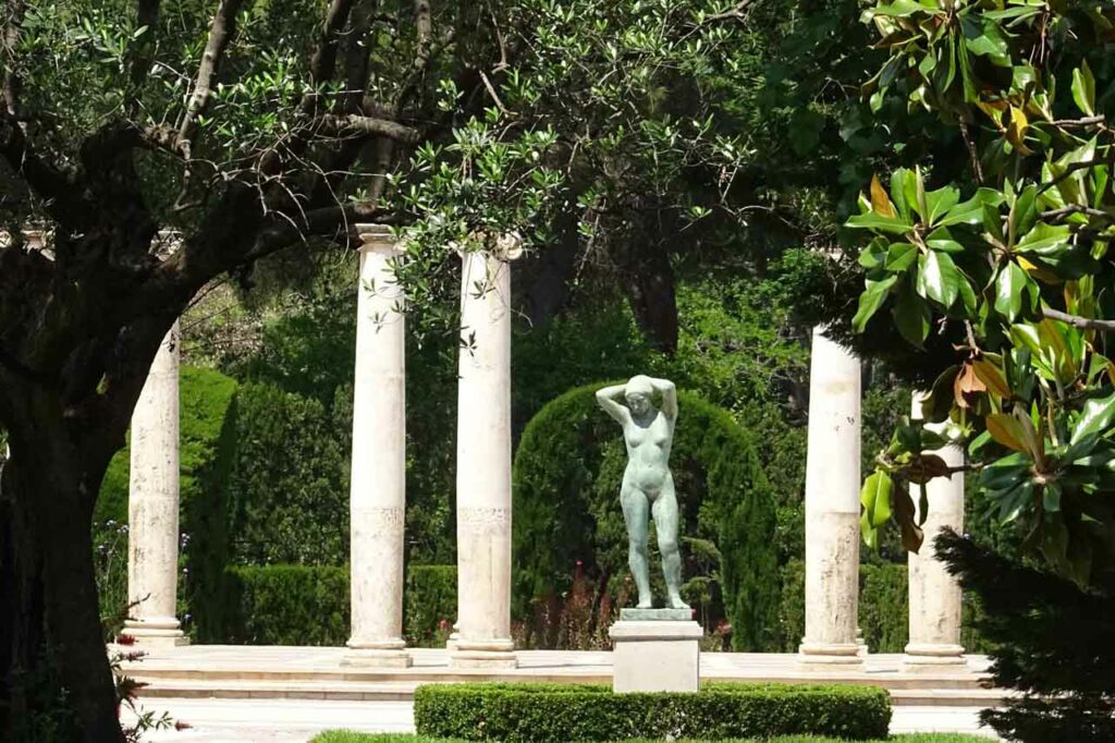 A statue in the Joan Maragall gardens in Barcelona
